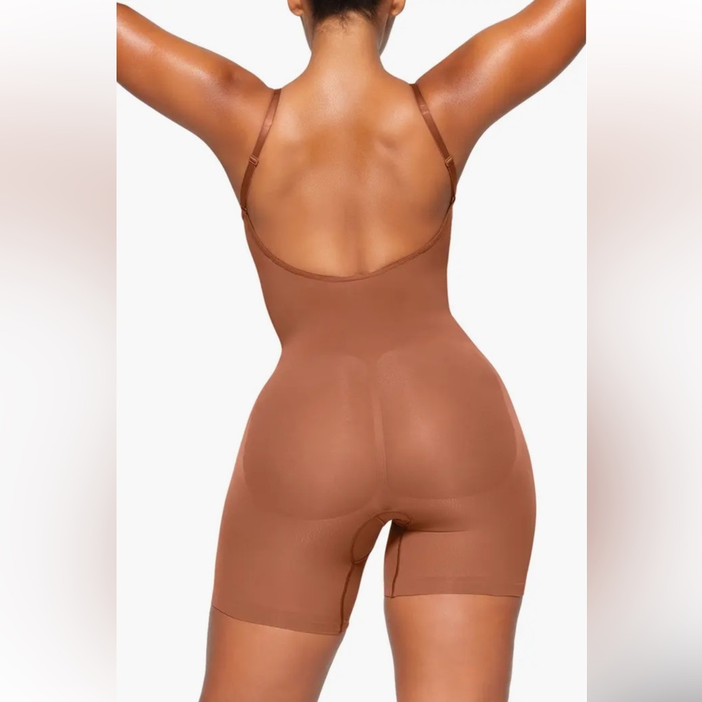 🧡NEW SKIMS SHAPEWEAR SEAMLESS SCULPT MID THIGH BODYSUIT IN BRONZE S L - Picture 2 of 5